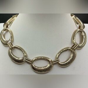 BILL BLASS GOLD TONE LARGE OVAL LINK STATEMENT NECKLACE